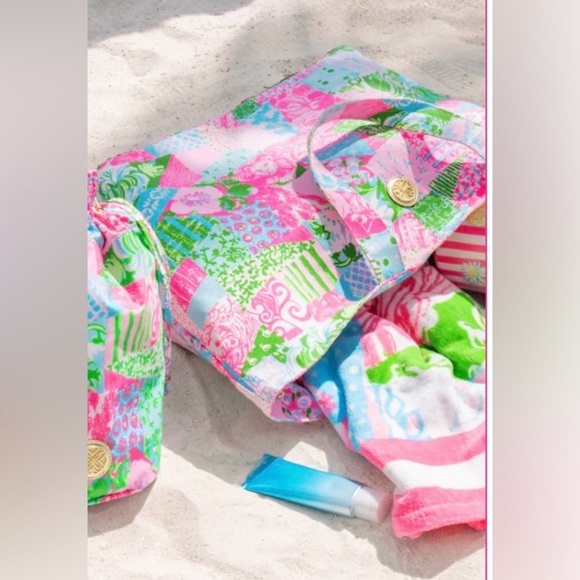 Lilly Pulitzer Crazy quilt tote, towel and set of 2 pool pouches New with tags - Picture 3 of 7